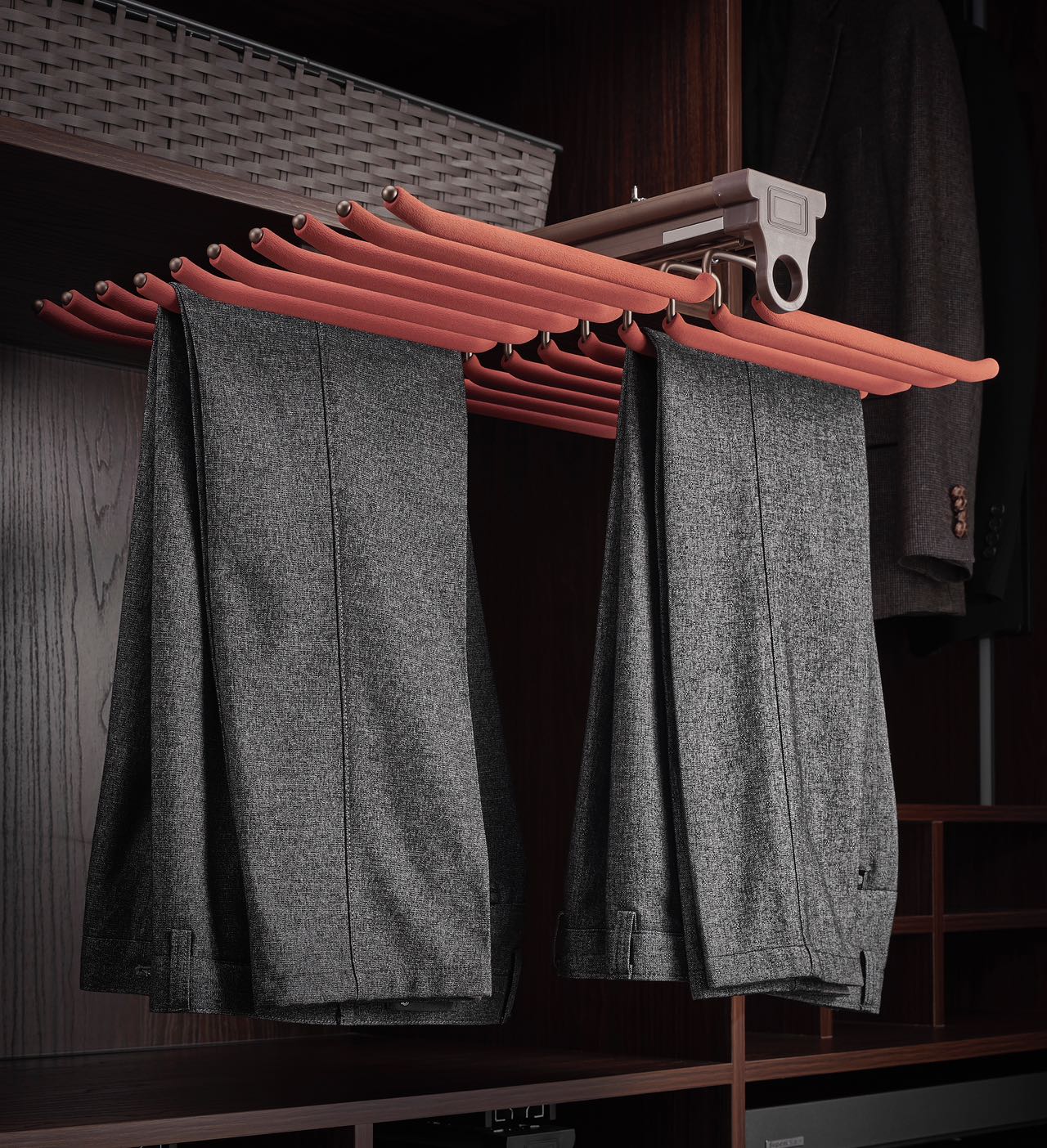 Pullout Hanger
